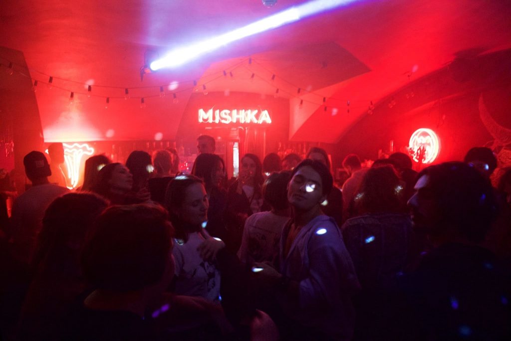 Танцевальный Бар Mishka в Санкт-Петербурге на Конногвардейском бульваре 4