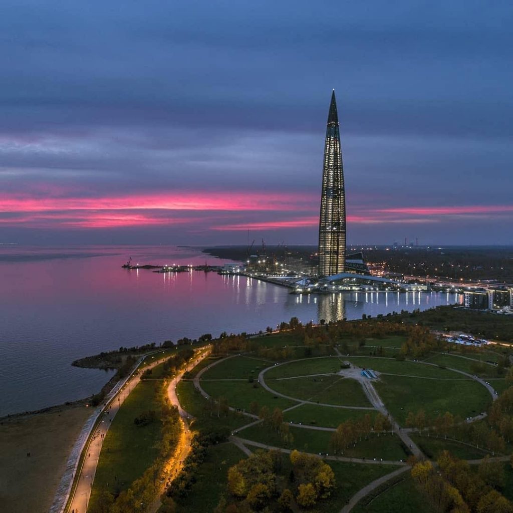 Пляж в парке 300-летия, Беговая, вид на Лахту